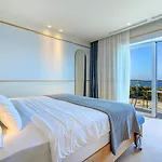 Crystalsea 1 & 2 Infinity Heatedpool Seaview