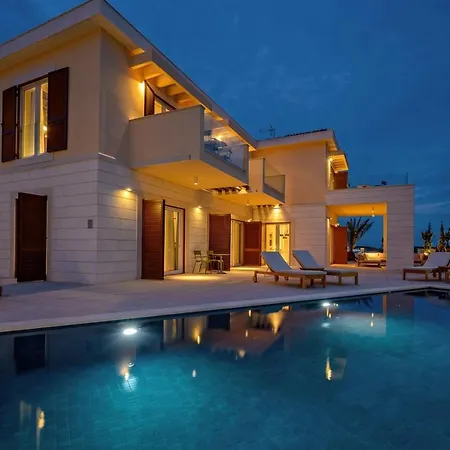 Crystalsea 1 & 2 Infinity Heatedpool Seaview Vila *