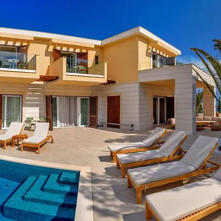 Crystalsea 1 & 2 Infinity Heatedpool Seaview Vila *