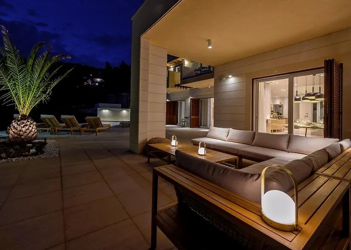 Vila Crystalsea 1 & 2 Infinity Heatedpool Seaview Hvar Town