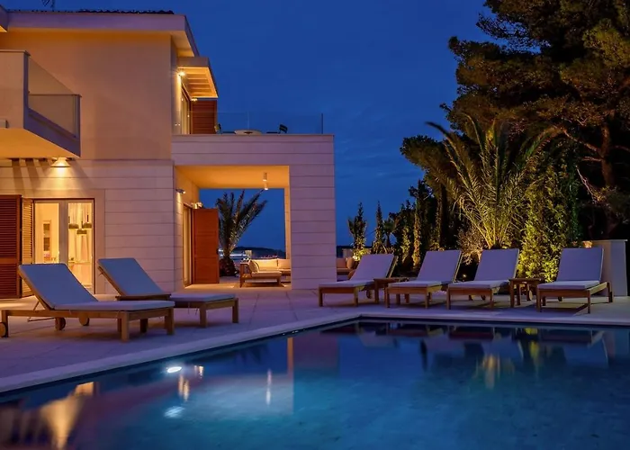 Crystalsea 1 & 2 Infinity Heatedpool Seaview *