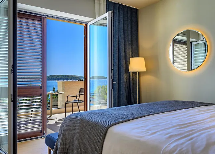Vila Crystalsea 1 & 2 Infinity Heatedpool Seaview Hvar Town