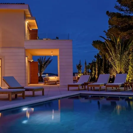 Crystalsea 1 & 2 Infinity Heatedpool Seaview *