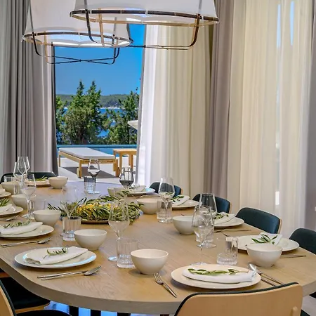 Crystalsea 1 & 2 Infinity Heatedpool Seaview *