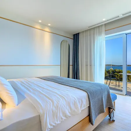 Crystalsea 1 & 2 Infinity Heatedpool Seaview