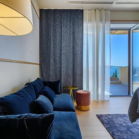 Crystalsea 1 & 2 Infinity Heatedpool Seaview Χβαρ